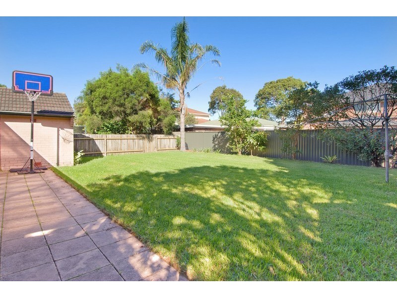 215 Warringah Road, Beacon Hill NSW 2100