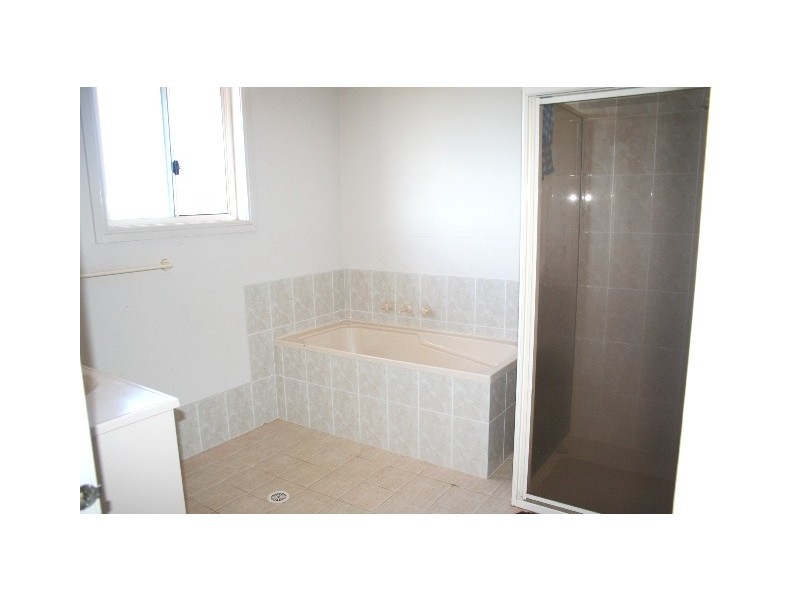 4 Levendale Street, West Hoxton NSW 2171