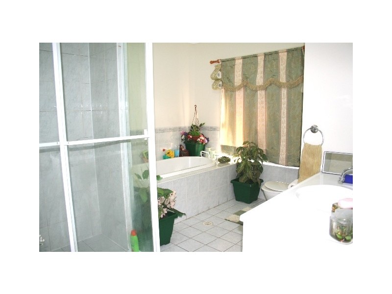 4 Alt Close, West Hoxton NSW 2171
