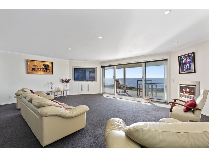 683 Penguin Road, Penguin TAS 7316
