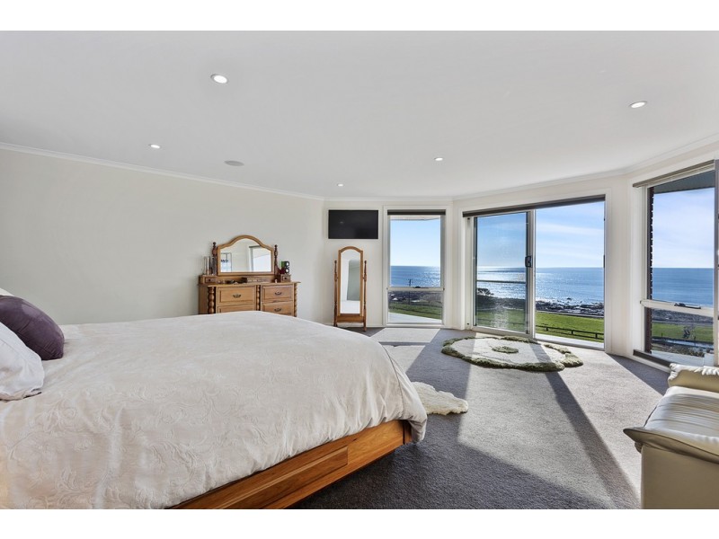 683 Penguin Road, Penguin TAS 7316