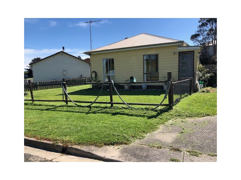 9 Ross Avenue, Currie TAS 7256