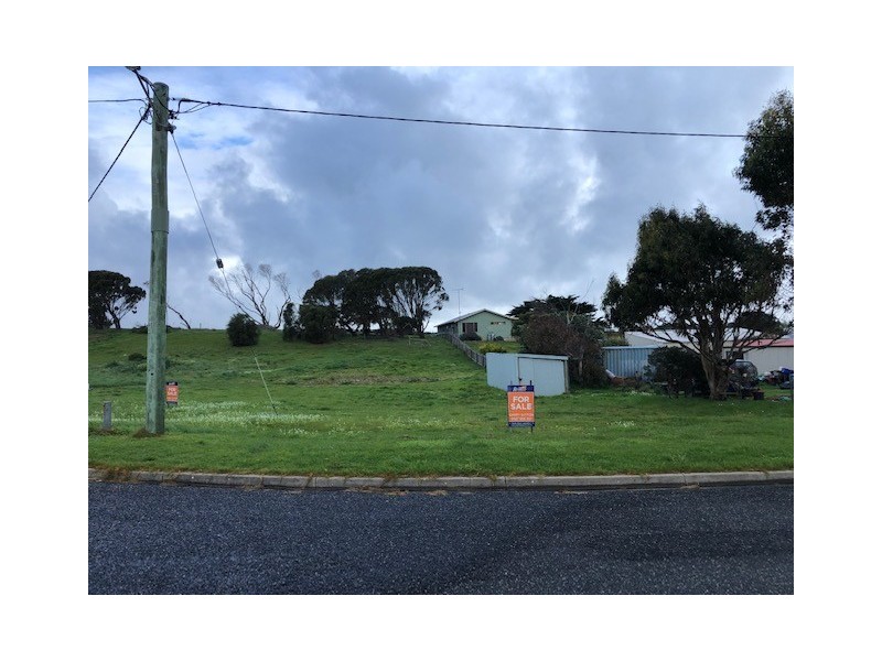 4 Ross Avenue and 3 Curtain Avenue, Currie TAS 7256