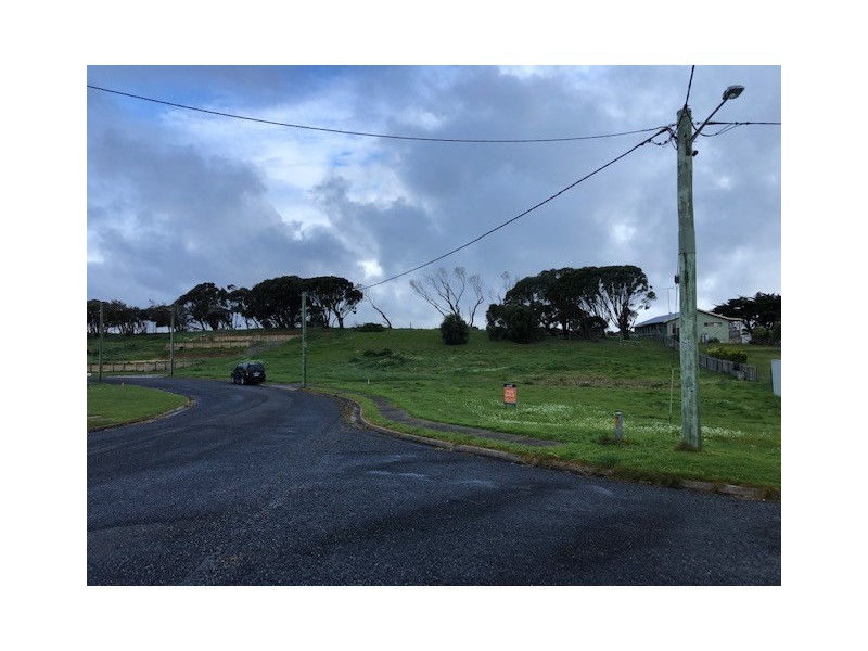 4 Ross Avenue and 3 Curtain Avenue, Currie TAS 7256