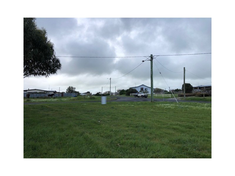 4 Ross Avenue and 3 Curtain Avenue, Currie TAS 7256