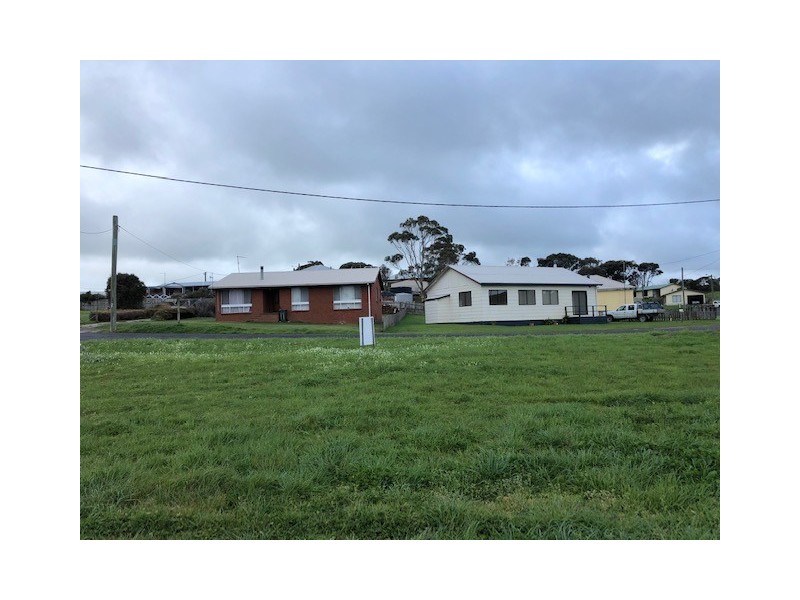 4 Ross Avenue and 3 Curtain Avenue, Currie TAS 7256