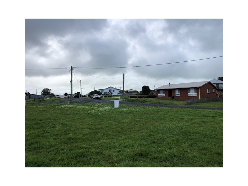 4 Ross Avenue and 3 Curtain Avenue, Currie TAS 7256