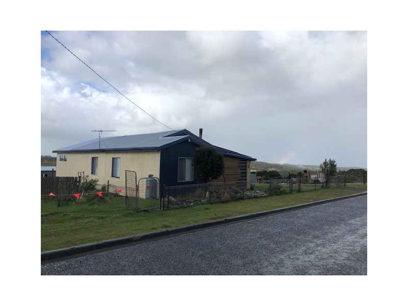 3 Banksia Street, Grassy TAS 7256