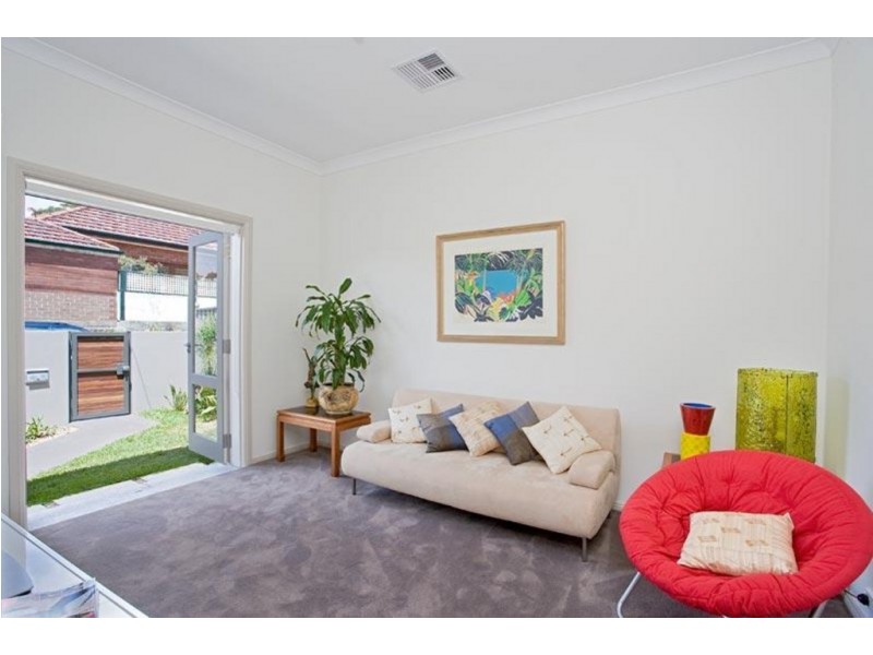 8 BRIGHTON ROAD, Coogee NSW 2034