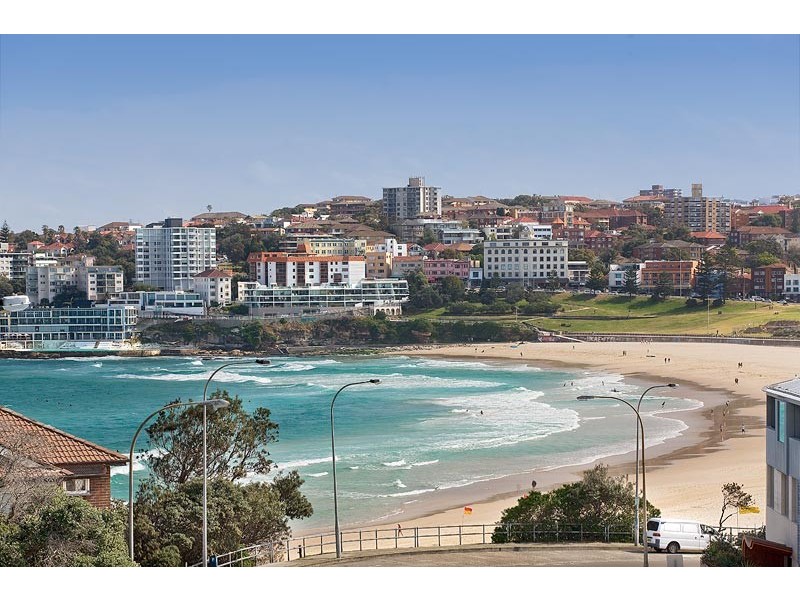 2/15 WALLIS PARADE, North Bondi NSW 2026