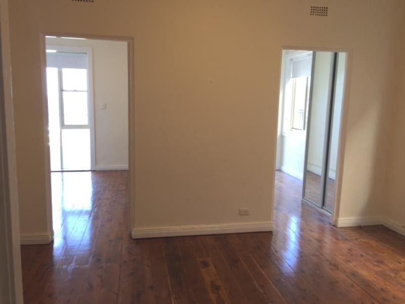 2/17 GAERLOCH AVENUE, Tamarama NSW 2026