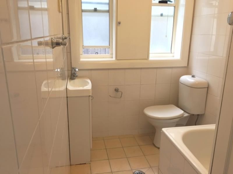 2/17 GAERLOCH AVENUE, Tamarama NSW 2026