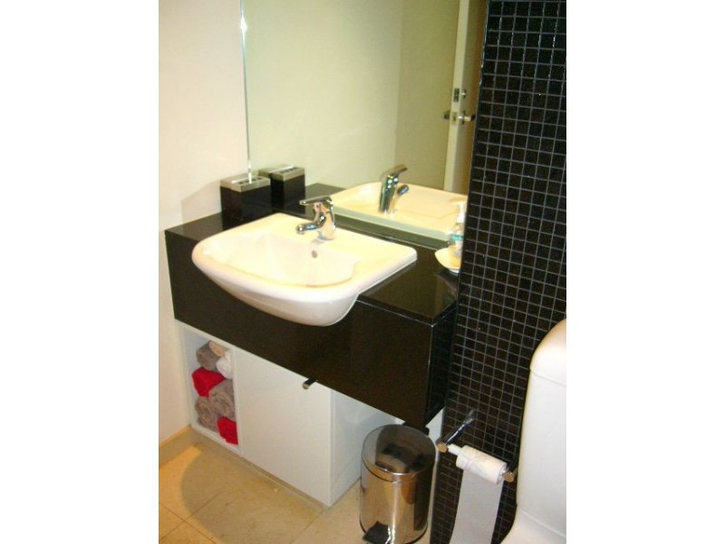 43B/2 ESPLANADE WEST, Port Melbourne VIC 3207