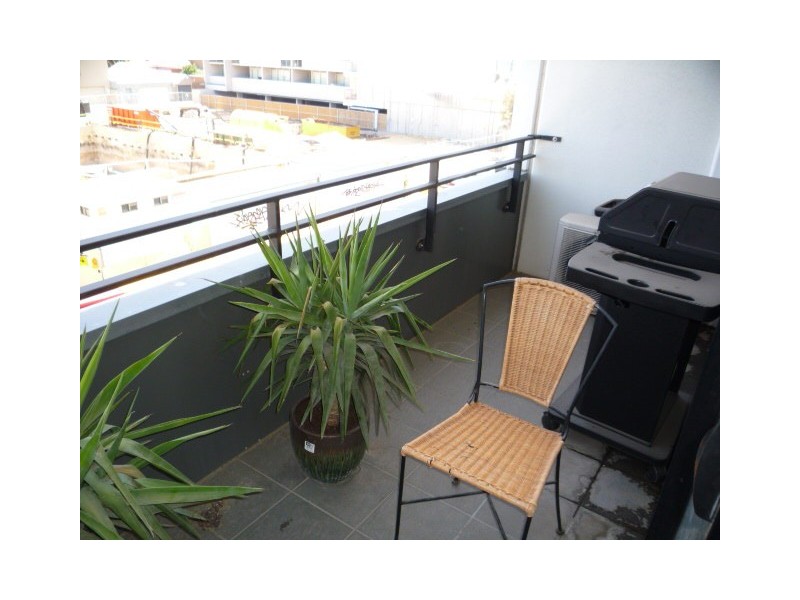 C304/166 Rouse Street, Port Melbourne VIC 3207