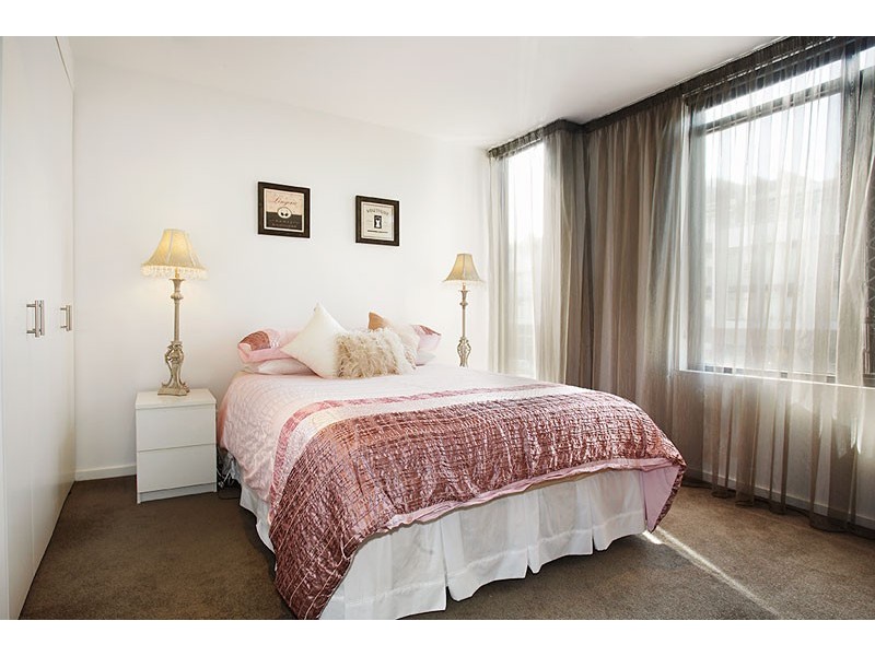 B201/55 Bay Street, Port Melbourne VIC 3207