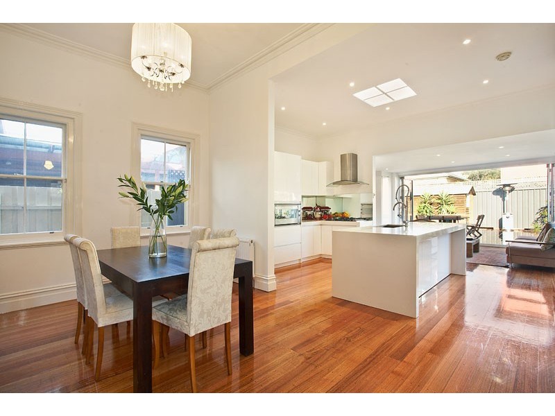 35 Longmore Street, St Kilda West VIC 3182
