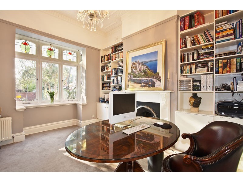 35 Longmore Street, St Kilda West VIC 3182