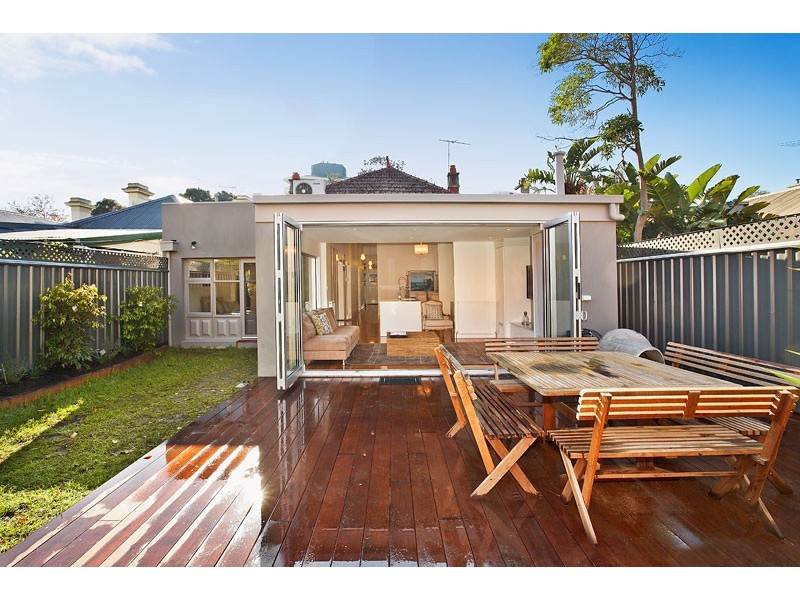 35 Longmore Street, St Kilda West VIC 3182