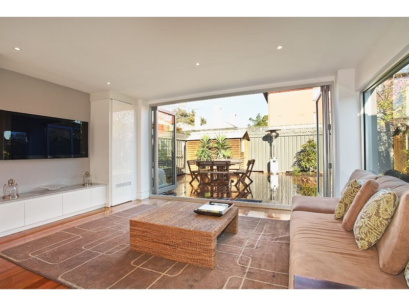 35 Longmore Street, St Kilda West VIC 3182