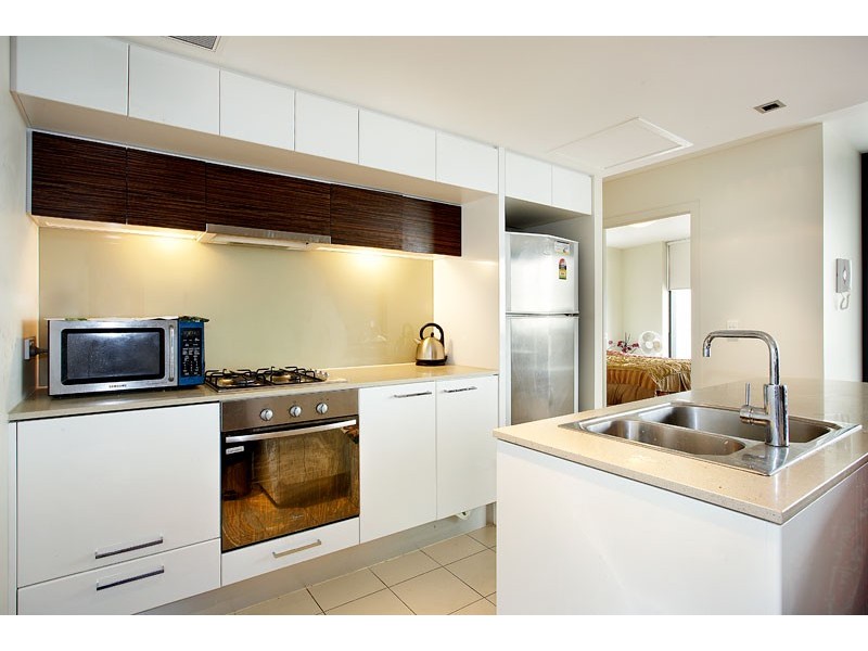 3408/100 Harbour Esplanade, Docklands VIC 3008