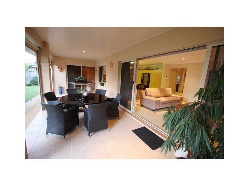 19 Riverside Terrace, Windaroo QLD 4207