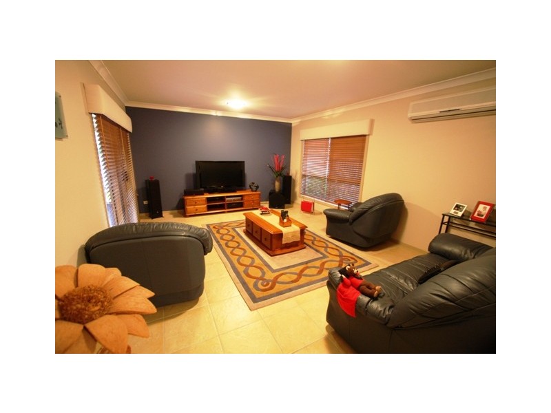 19 Riverside Terrace, Windaroo QLD 4207