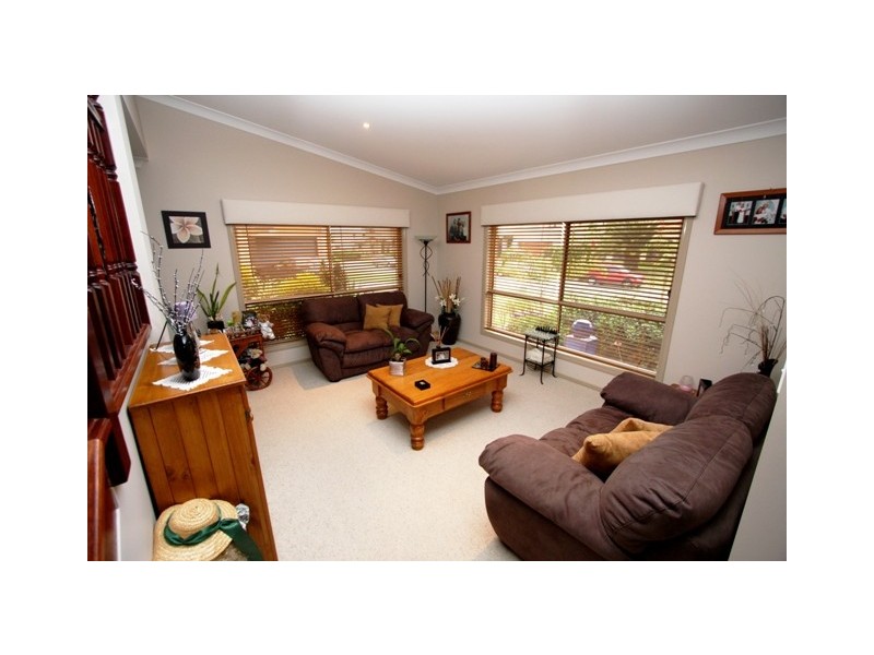 19 Riverside Terrace, Windaroo QLD 4207