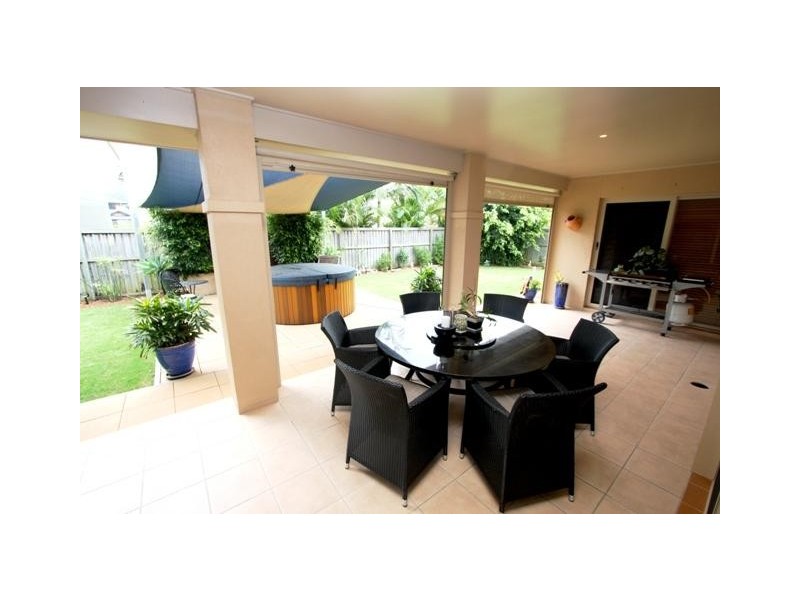 19 Riverside Terrace, Windaroo QLD 4207