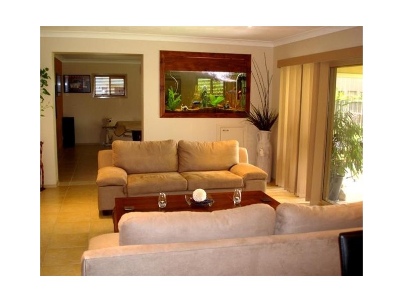 19 Riverside Terrace, Windaroo QLD 4207