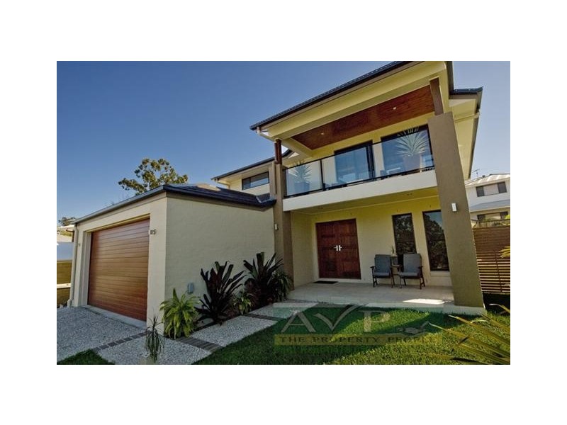 8 Long Island Drive, Windaroo QLD 4207