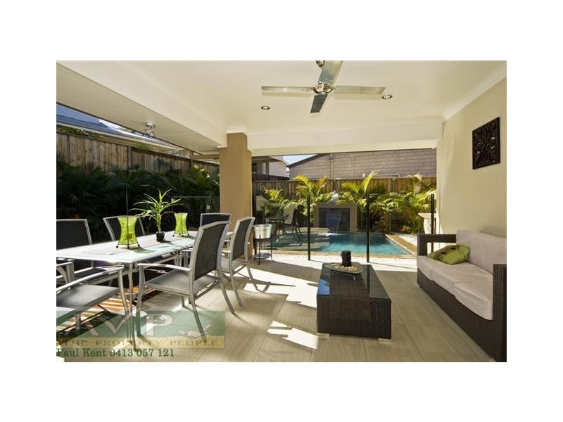 8 Long Island Drive, Windaroo QLD 4207