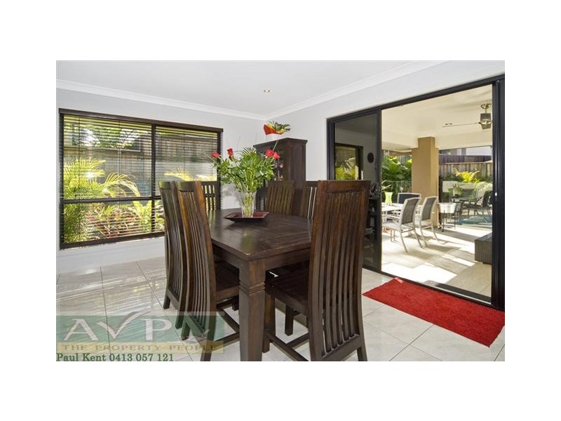 8 Long Island Drive, Windaroo QLD 4207
