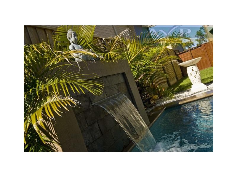 8 Long Island Drive, Windaroo QLD 4207