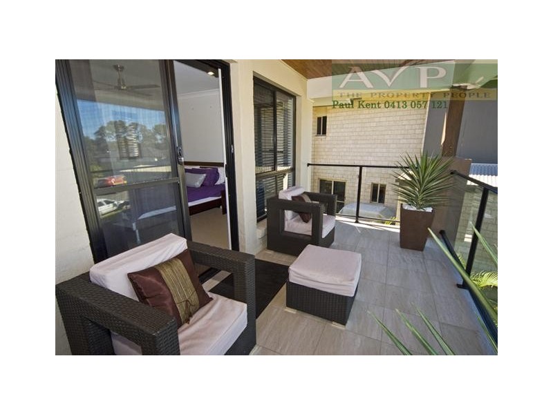 8 Long Island Drive, Windaroo QLD 4207