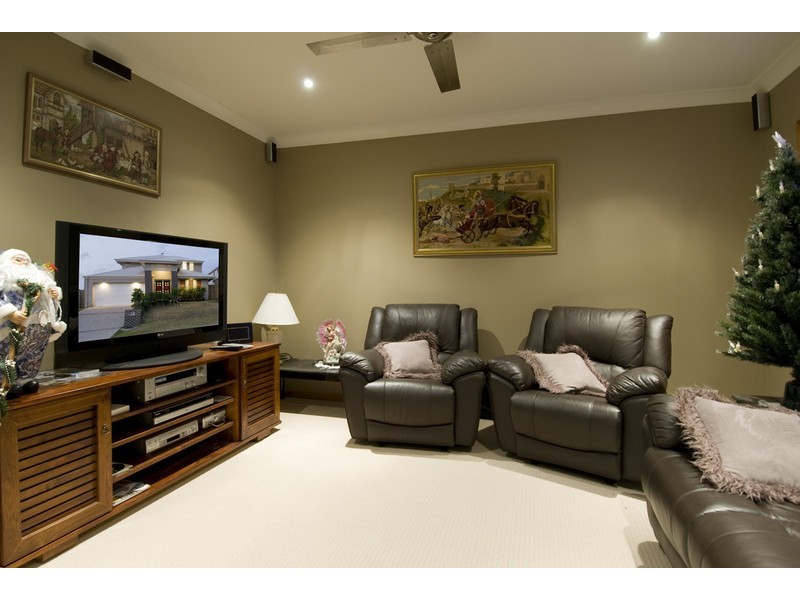 53 LONG ISLAND DR, Windaroo QLD 4207