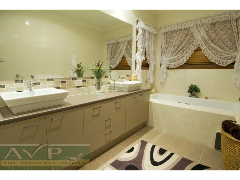 53 LONG ISLAND DR, Windaroo QLD 4207