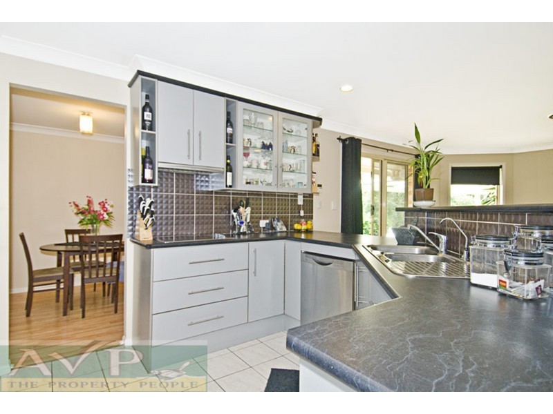 44  YVONNE CRESCENT, Mount Warren Park QLD 4207