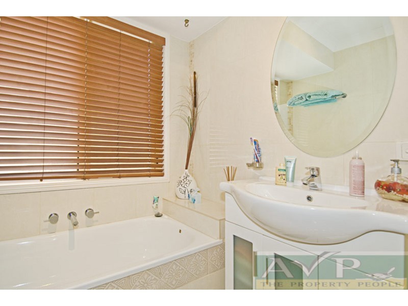 44  YVONNE CRESCENT, Mount Warren Park QLD 4207