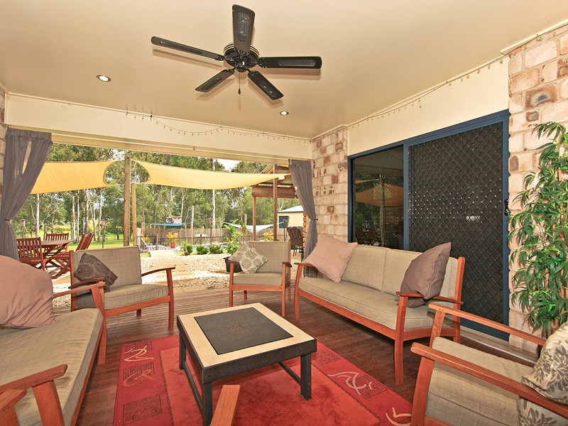 64 Racecourse Place, Tamborine QLD 4270