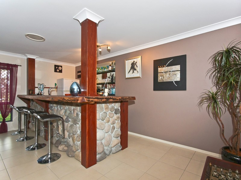 64 Racecourse Place, Tamborine QLD 4270