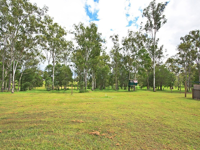 64 Racecourse Place, Tamborine QLD 4270