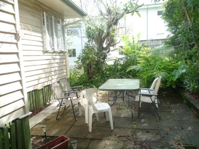 11 Wright, Bulimba QLD 4171