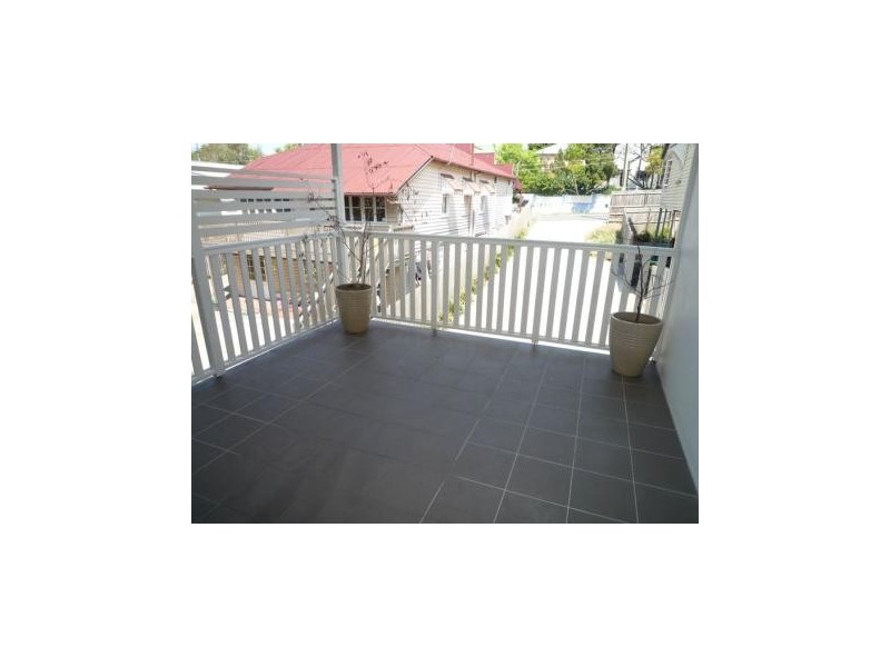 1/284 Wynnum Road, Norman Park QLD 4170