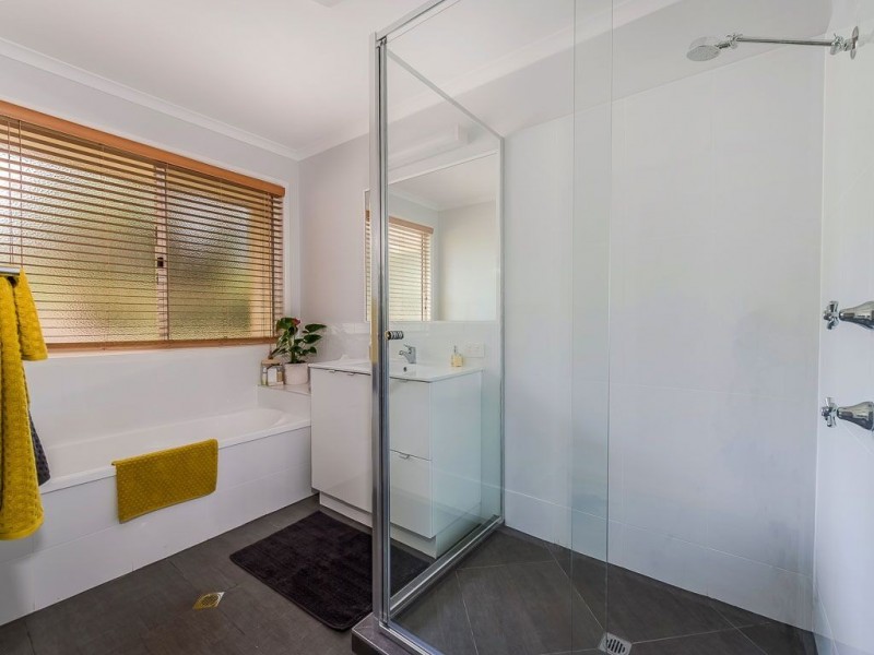 13 Fantail Crescent, Cooroy QLD 4563