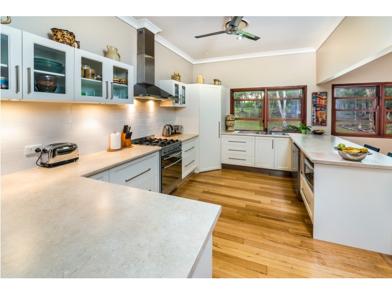 8 Campbells Road, Cootharaba QLD 4565