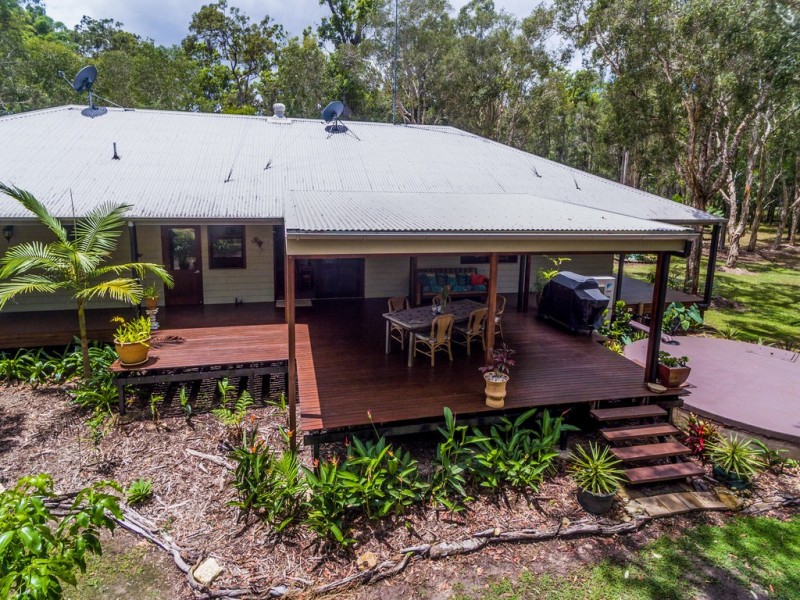 8 Campbells Road, Cootharaba QLD 4565
