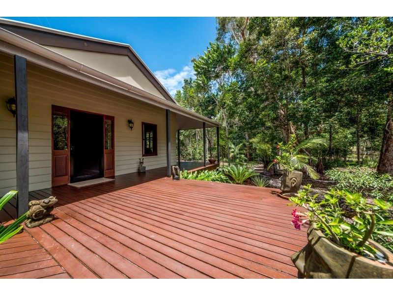 8 Campbells Road, Cootharaba QLD 4565