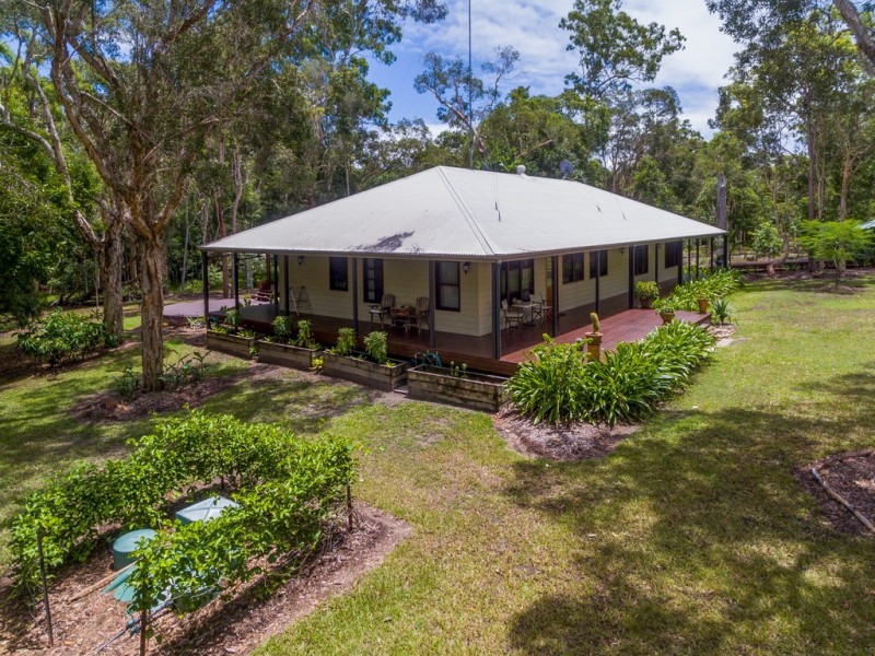 8 Campbells Road, Cootharaba QLD 4565