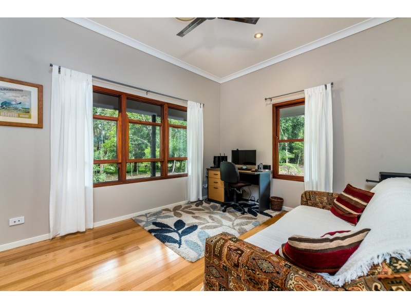 8 Campbells Road, Cootharaba QLD 4565
