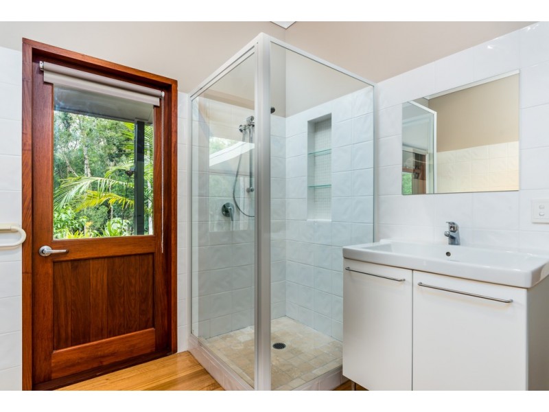 8 Campbells Road, Cootharaba QLD 4565
